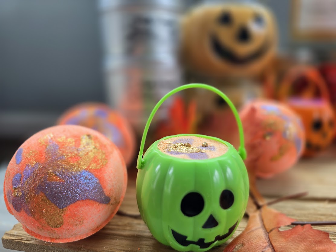 HALLOWEEN THEMED BATH BOMBS 3-PACK