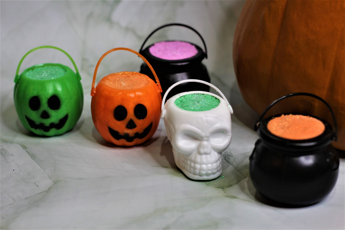 BOO! HOLIDAY BARGAIN; HALLOWEEN THEMED BATH BOMBS