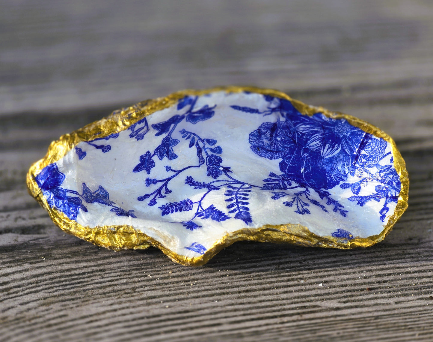 Decorative oyster shell dish with blue floral pattern and gold rim. Eileens-essentials