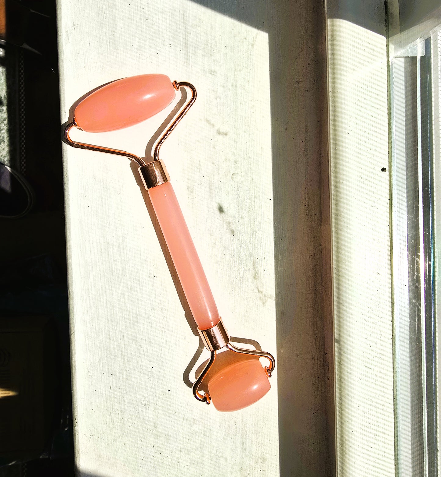 rose-quartz facial roller to reduce facial inflammation. Eileens-essentials