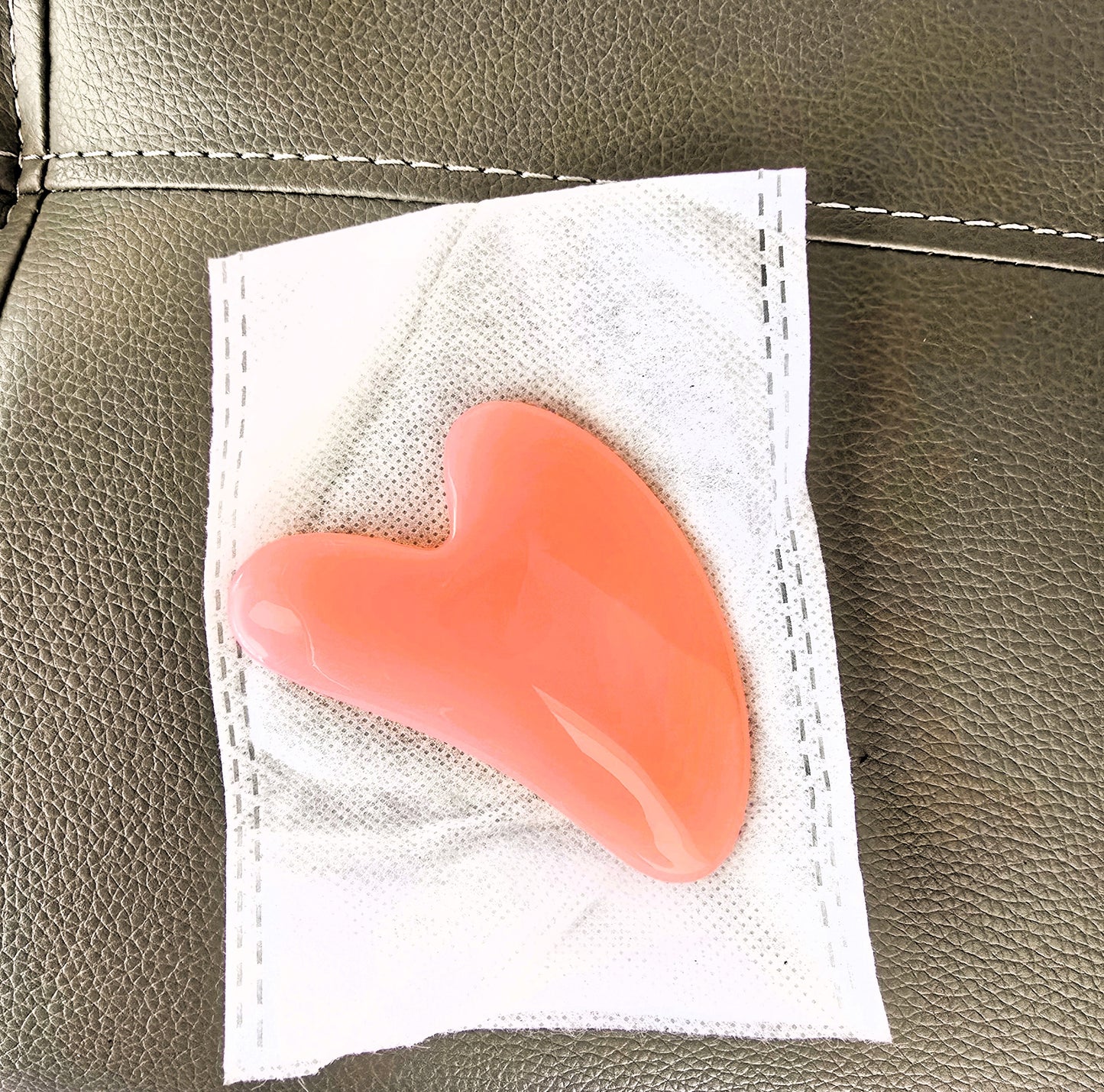  Gua sha tool to reduce facial inflammation. Eileens-essentials