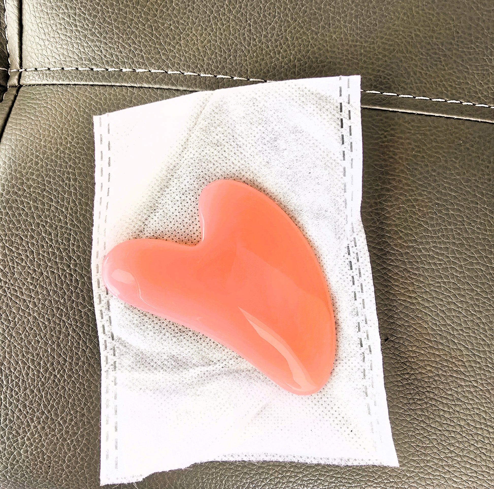  Gua sha tool to reduce facial inflammation. Eileens-essentials